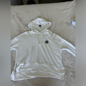 M-22 women’s white cropped pullover hoodie size medium